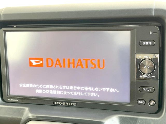 【純正ナビ】人気の純正ナビを装備しております。ナビの使いやすさはもちろん、オーディオ機能も充実!キャンプや旅行はもちろん、通勤や買い物など普段のドライブも楽しくなるはず♪