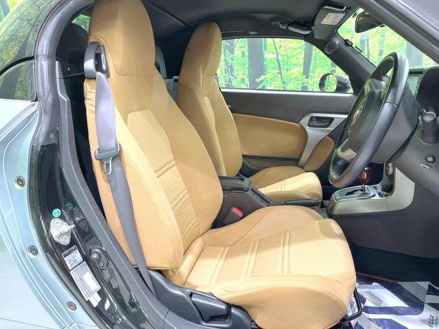 運転席シート廻りは使用感も少なく、良好な状態となっています。丁寧に使われていたことがよくわかりますね。