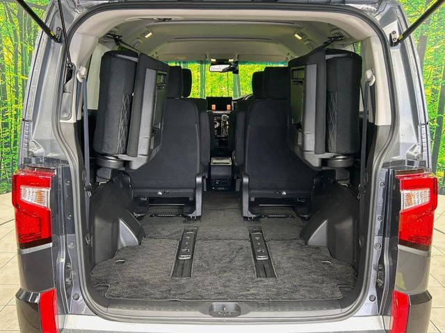 普段のお買い物や通勤、送迎等に十分な荷室スペースを確保しております。セカンドシートを倒すと、大きな荷物の積載も可能です♪