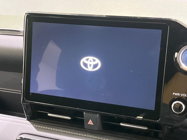 【10.5インチナビ】高級感とインパクトのある大画面ナビを装備。各種オーディオ操作はもちろん、スマホ連携もできる利便性の高いナビです♪