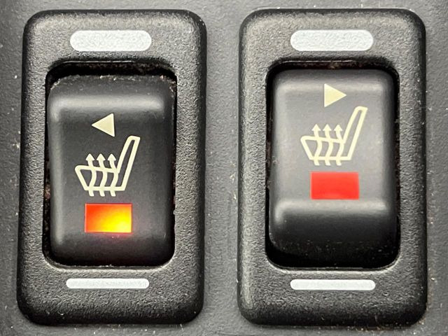 【シートヒーター】寒い日に重宝するシートヒーター!エアコンより早く温まってくれるので寒がりの人も安心ですね♪エアコンの温風は乾燥するから苦手、という方にもをおすすめです。