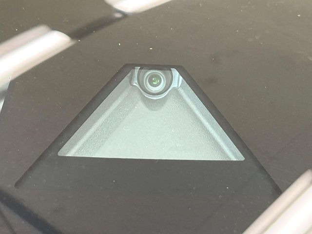 【i-ACTIVESENSE】走行中に前方の車両等を認識し、衝突しそうな時は警報とブレーキで衝突回避と被害軽減をアシスト。より安全にドライブをお楽しみいただけます。