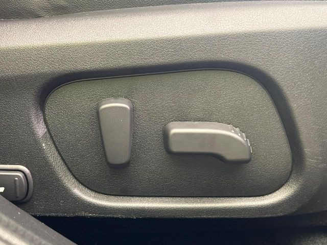【パワーシート】スイッチ一つで簡単にシートの微調整が可能!電動だから力もいりません!快適なシートポジションにセットして、快適なドライブをお楽しみください。