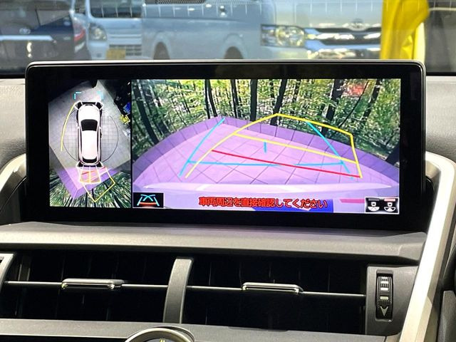 【パノラミックビューモニター】専用のカメラにより、上から見下ろしたような視点で360度クルマの周囲を確認することができます☆死角部分も確認しやすく、狭い場所での切り返しや駐車もスムーズに行えます。