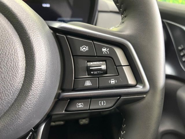 【全車速追従機能付クルーズコントロール】高速道路での長距離走行が楽に!!自動で速度を保つクルーズコントロールが、衝突軽減システムと連携し、前方の車両を感知して車間を保つように速度調節してくれます!!