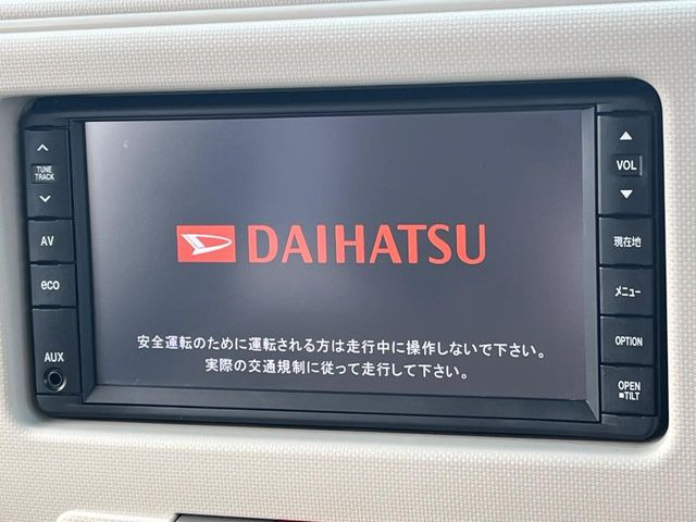 【純正ナビ】インテリアに溶け込むスタイリッシュなナビを装備♪視認性や操作性など基本性能にも優れ、より上質なカーライフをお楽しみいただけます。