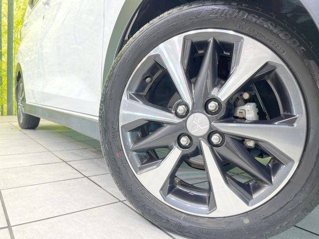 �y����15�C���`�A���~�z�C�[���z�O�ςɃ}�b�`���������A���~�z�C�[���𑕒����Ă���܂��B�e��ЊO�A���~�z�C�[����A�X�^�b�h���X�^�C�����戵�����Ă���܂��B���񂲑��k����������