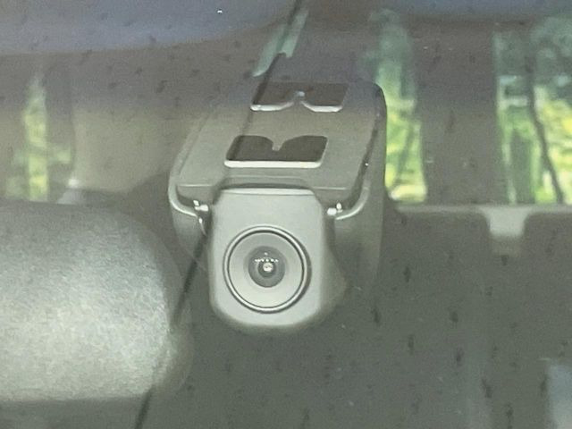 【ドライブレコーダー】ドライブレコーダー装備!走行中はもちろん、あおり運転や事故に遭遇した際、映像で記録し、万一のリスクに備えます。※記録用SDカードはお客様ご自身でご準備いただく必要があります。