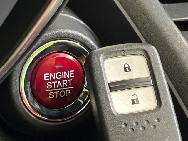 �yHonda�X�}�[�g�L�[�z�J�o����|�P�b�g�ɓ��ꂽ�܂܂ł��h�A�̎{���E�������\�ȃX�}�[�g�L�[�𑕔��B�G���W���̃I���E�I�t�����J�M�����o���K�v����������Ƃ��Ă��֗��ł���
