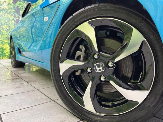 �y����15�C���`�A���~�z�C�[���z�O�ςɃ}�b�`���������A���~�z�C�[���𑕒����Ă���܂��B�e��ЊO�A���~�z�C�[����A�X�^�b�h���X�^�C�����戵�����Ă���܂��B���񂲑��k����������
