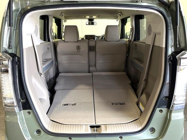 後席を格納すると、これだけの広さが!シーンに合わせたシートアレンジで、大きな荷物も積むことが出来ます♪