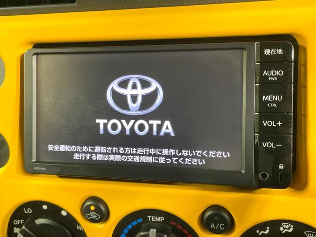 【純正ナビ】人気の純正ナビを装備しております。ナビの使いやすさはもちろん、オーディオ機能も充実!キャンプや旅行はもちろん、通勤や買い物など普段のドライブも楽しくなるはず♪