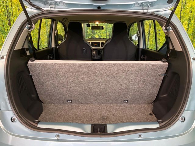 普段のお買い物や通勤、送迎等に十分な荷室スペースを確保しております。セカンドシートを倒すと、大きな荷物の積載も可能です♪