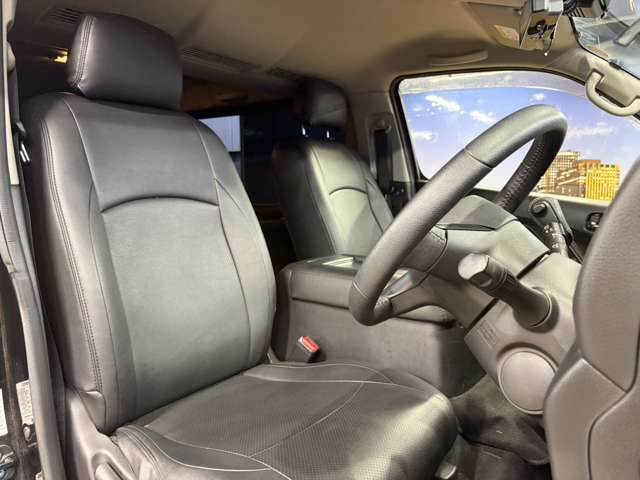運転席も広々としており運転しやすい環境を実現しています☆