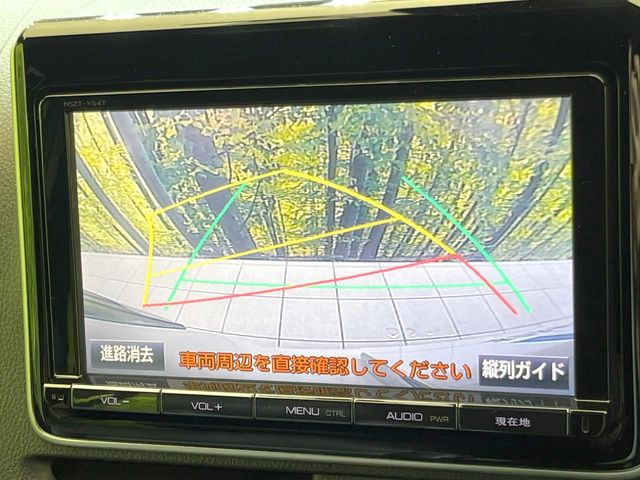 【バックカメラ】駐車時に後方がリアルタイム映像で確認できます。大型商業施設や立体駐車場での駐車時や、夜間のバック時に大活躍!運転スキルに関わらず、今や必須となった装備のひとつです!