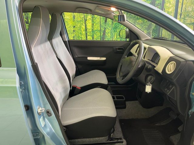 運転席シート廻りは使用感も少なく、良好な状態となっています。丁寧に使われていたことがよくわかりますね。