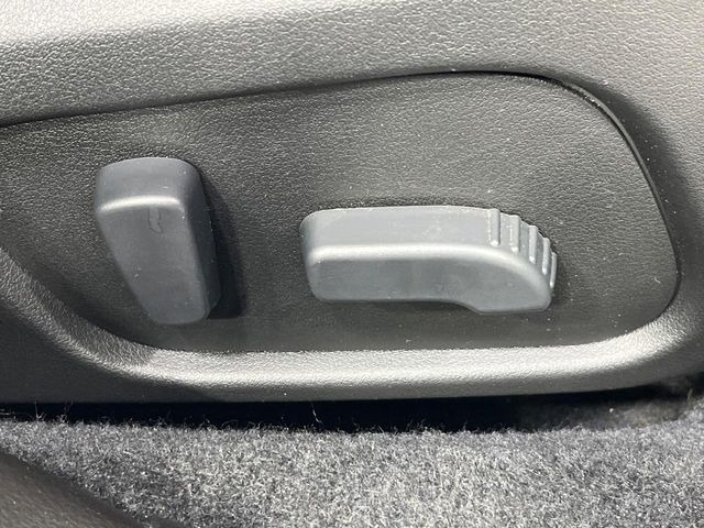【パワーシート】スイッチ一つで簡単にシートの微調整が可能!電動だから力もいりません!快適なシートポジションにセットして、快適なドライブをお楽しみください。