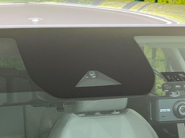 【インテリジェントエマージェンシーブレーキ】フロントカメラで前方の車両や歩行者を検知。衝突しそうな時は衝突被害軽減ブレーキが作動、衝突回避をサポート。より安全にドライブをお楽しみいただけます。