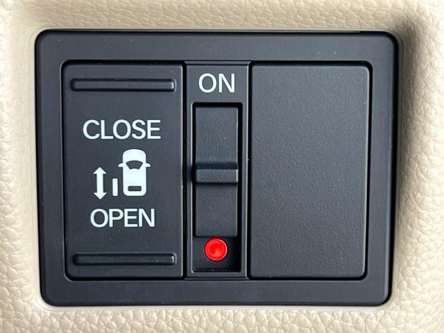 【パワースライドドア】スマートキーや運転席のスイッチでスライドドアの開閉が可能♪電動だから力を入れてドアを開ける必要が無く、小さいお子様でも、重い荷物を持っている時もラクに開け閉めできます♪