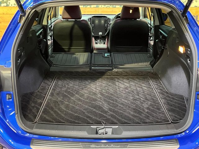 後席を格納すると、これだけの広さが!シーンに合わせたシートアレンジで、大きな荷物も積むことが出来ます♪