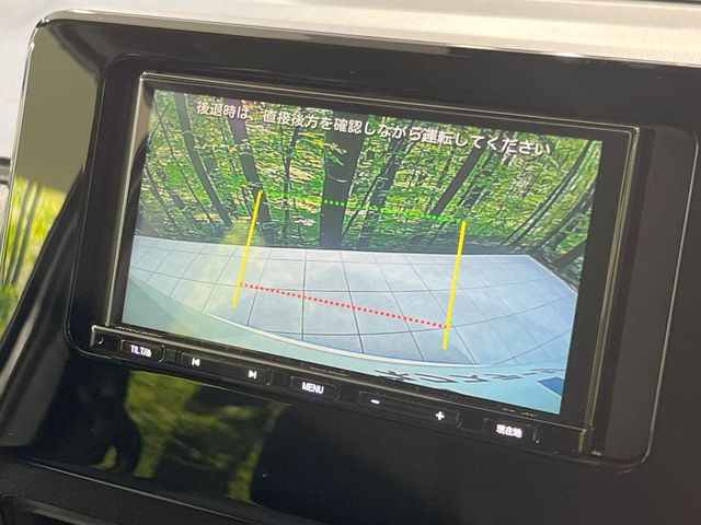 【バックカメラ】駐車時に後方がリアルタイム映像で確認できます。大型商業施設や立体駐車場での駐車時や、夜間のバック時に大活躍!運転スキルに関わらず、今や必須となった装備のひとつです!