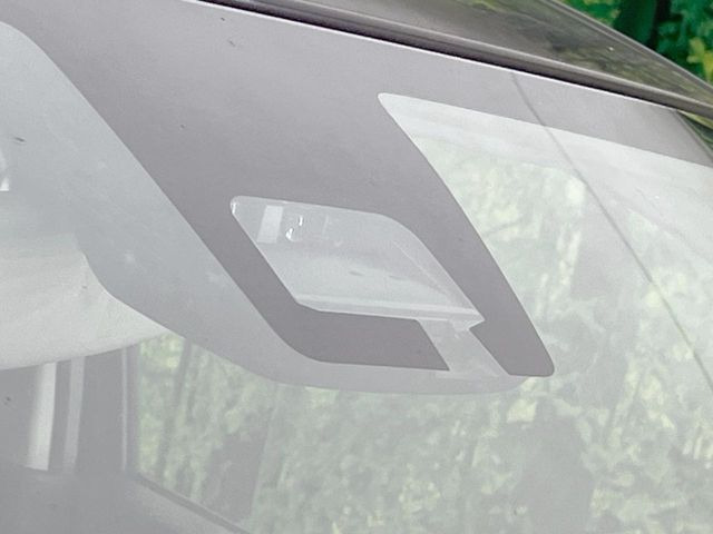 【スズキ セーフティサポート】走行中に前方の車両等を認識し、衝突しそうな時は警報とブレーキで衝突回避と被害軽減をアシスト。より安全にドライブをお楽しみいただけます。