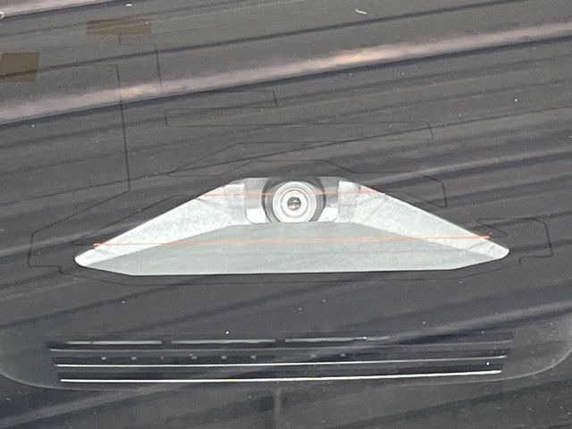 【トヨタセーフティセンス】走行中に前方の車両等を認識し、衝突しそうな時は警報とブレーキで衝突回避と被害軽減をアシスト。より安全にドライブをお楽しみいただけます。