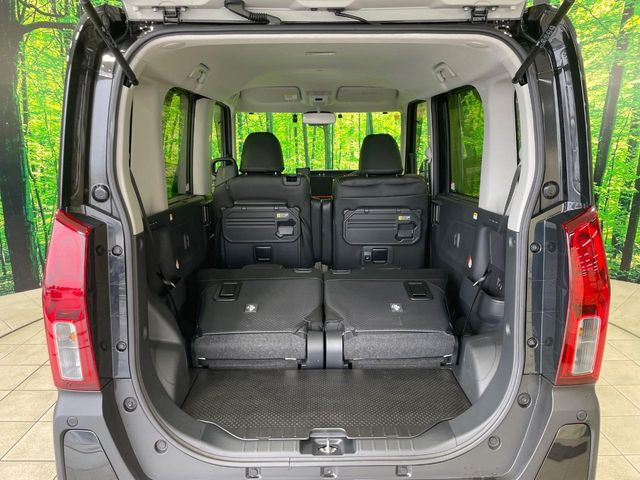 普段のお買い物や通勤、送迎等に十分な荷室スペースを確保しております。セカンドシートを倒すと、大きな荷物の積載も可能です♪