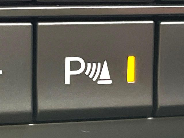 【クリアランスソナー】バンパーに付いたセンサーが障害物を検知!一定の距離に近づくとアラートで教えてくれます♪狭い駐車スペースや車庫入れ時も安心ですね☆