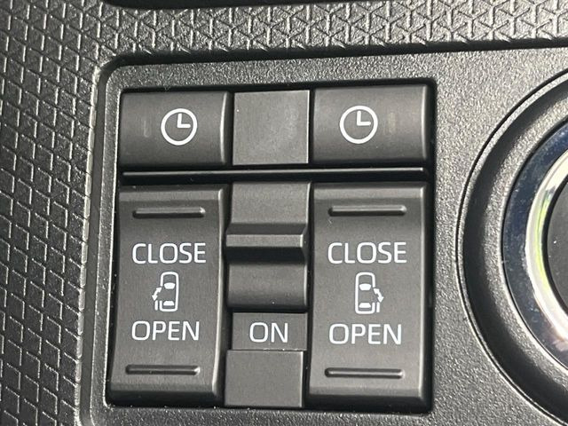 【両側パワースライドドア】スマートキーや運転席のスイッチで後席両側スライドドアの開閉が可能♪電動だから力を入れてドアを開ける必要が無く、小さなお子様でも簡単に開け閉めでき快適です♪