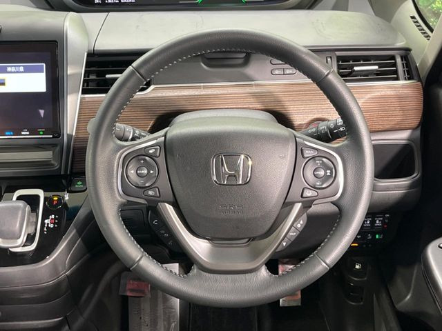 【ステアリングスイッチ】運転中、前方から目線をそらすことなく、オーディオ等の操作が可能な便利機能!安心&快適なドライブを演出してくれます♪