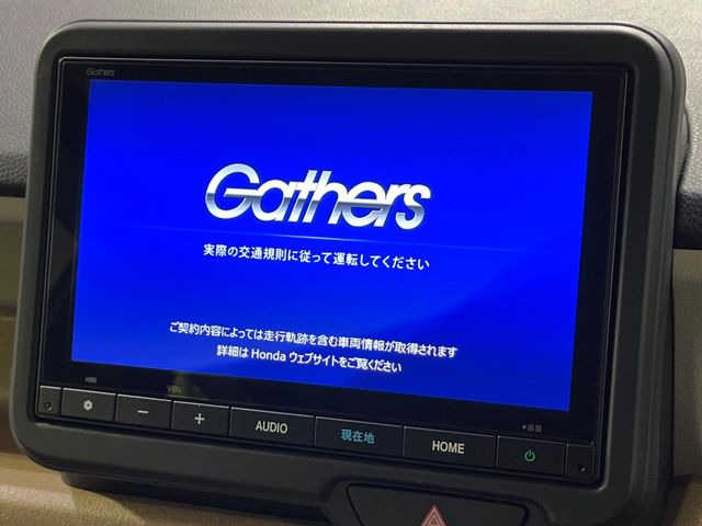 【純正ナビ】人気の純正ナビを装備しております。ナビの使いやすさはもちろん、オーディオ機能も充実!キャンプや旅行はもちろん、通勤や買い物など普段のドライブも楽しくなるはず♪