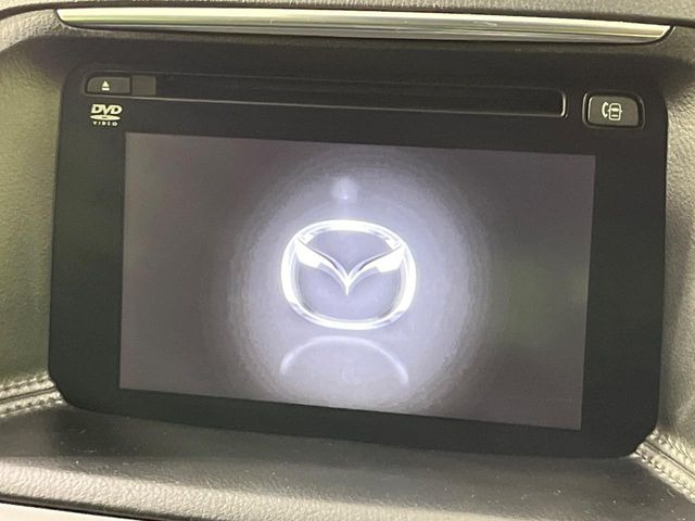 【マツダコネクトナビ】車内の雰囲気にマッチした一体型タイプのナビ。各種車輌設定やBluetooth再生等、様々な機能が楽しめます。直感的なダイヤル操作が可能で、使い勝手も良好です。