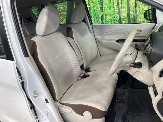 運転席シート廻りは使用感も少なく、良好な状態となっています。丁寧に使われていたことがよくわかりますね。