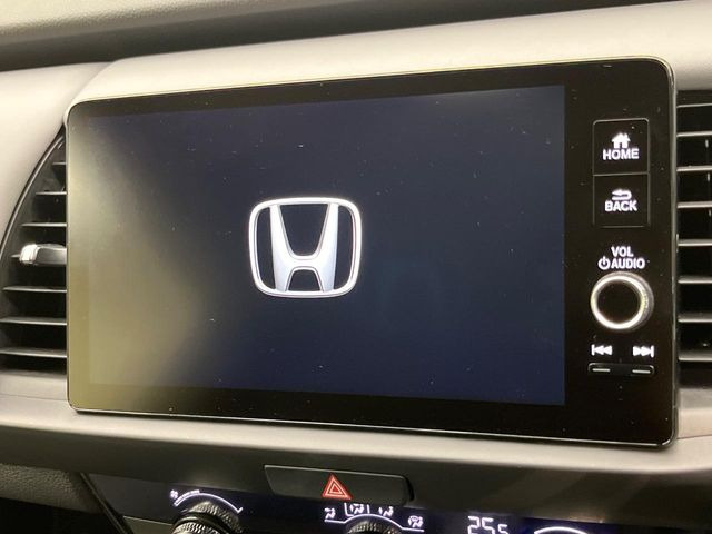 【純正9型ナビ】人気の純正ナビを装備。オーディオ機能も充実しており、Bluetooth接続すればお持ちのスマホやMP3プレイヤーの音楽を再生可能!毎日の運転がさらに楽しくなります!!