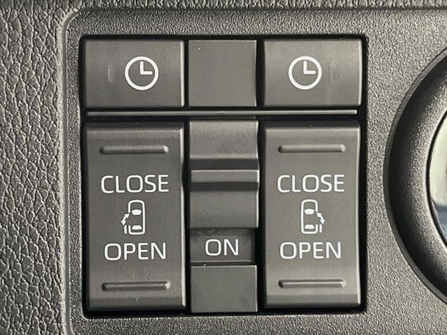 【両側パワースライドドア】スマートキーや運転席のスイッチで後席両側スライドドアの開閉が可能♪電動だから力を入れてドアを開ける必要が無く、小さなお子様でも簡単に開け閉めでき快適です♪