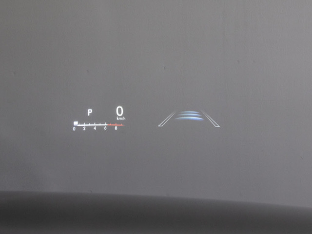 ヘッドアップディスプレイ(HUD)付!、フロントウインドウガラスに運転支援システムの作動状況や走行に関するさまざまな情報を表示することができます。