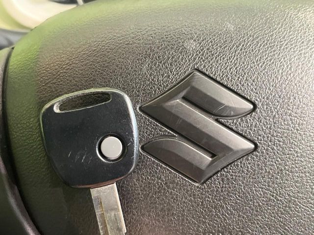 【キーレス】少し離れた場所からでもボタン一つでドアの開錠・施錠ができるのでとっても便利!ドアの鍵穴周りに傷をつけることもありません♪