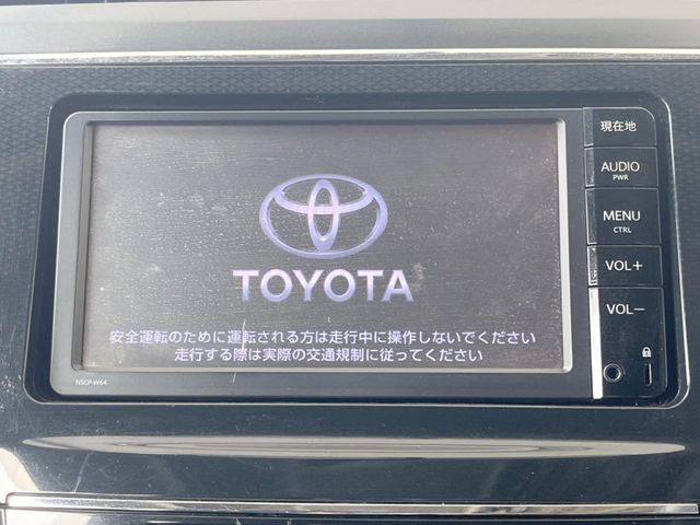 【純正ナビ】人気の純正ナビを装備しております。ナビの使いやすさはもちろん、オーディオ機能も充実!キャンプや旅行はもちろん、通勤や買い物など普段のドライブも楽しくなるはず♪
