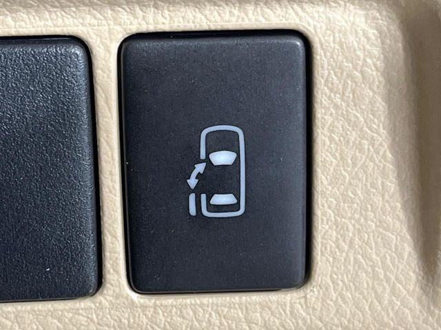 【パワースライドドア】スマートキーや運転席のスイッチでスライドドアの開閉が可能♪電動だから力を入れてドアを開ける必要が無く、小さいお子様でも、重い荷物を持っている時もラクに開け閉めできます♪