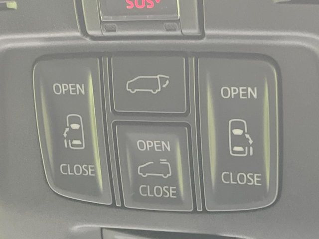【両側パワースライドドア】スマートキーや運転席のスイッチで後席両側スライドドアの開閉が可能♪電動だから力を入れてドアを開ける必要が無く、小さなお子様でも簡単に開け閉めでき快適です♪