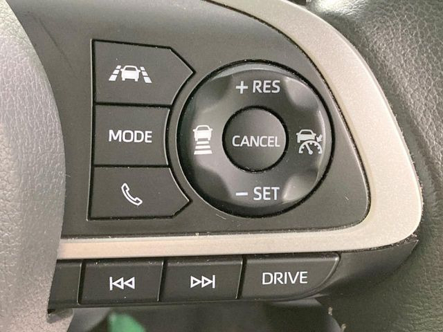 【アダプティブクルーズコントロール】高速道路での長距離走行が楽に!!自動で速度を保つクルーズコントロールが、衝突軽減システムと連携し、前方の車両を感知して車間を保つように速度調節してくれます!!