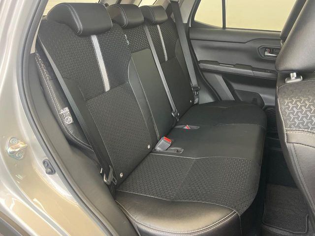 高品質なオリジナルフロアマットもオプションにてご用意しております。お好きなデザインやカラーをお車に合わせて選んでいただくことができます♪