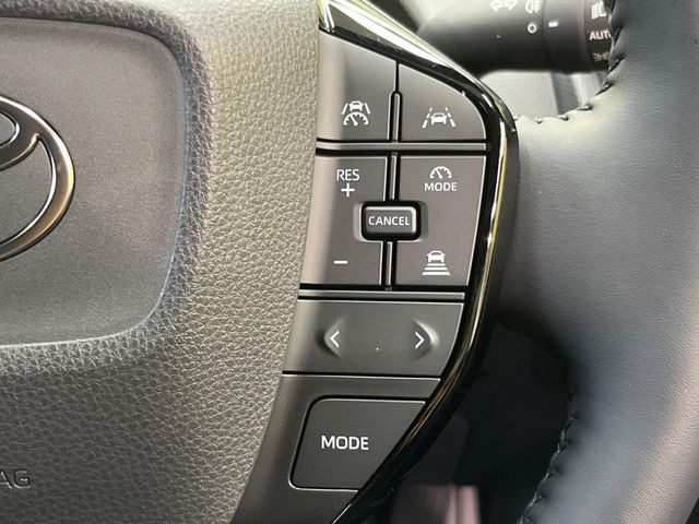 【レーダークルーズコントロール】高速道路での長距離走行が楽に!!自動で速度を保つクルーズコントロールが、衝突軽減システムと連携し、前方の車両を感知して車間を保つように速度調節してくれます!!