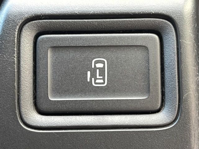 【パワースライドドア】スマートキーや運転席のスイッチでスライドドアの開閉が可能♪電動だから力を入れてドアを開ける必要が無く、小さいお子様でも、重い荷物を持っている時もラクに開け閉めできます♪