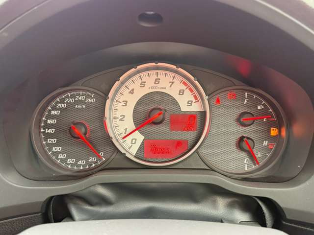 気になるお車がありましたら右の電話番号から直接お店にお問い合わせください。支払方法から車両情報、状態までなんでもご説明させて頂きます。スタッフ一同ご連絡お待ちしております。