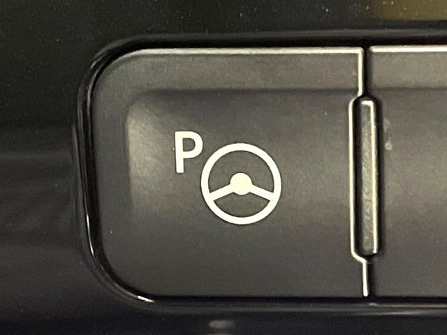 【駐車支援システム】駐車スペースを検知し、スムーズな駐車をアシスト。狭いスペースへの駐車など、駐車に自信の無い方におすすめの機能です♪