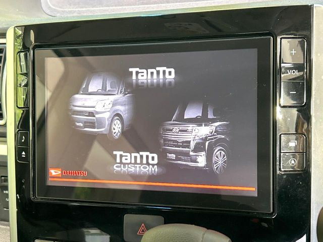 【純正9型ナビ】人気の純正ナビを装備しております。ナビの使いやすさはもちろん、オーディオ機能も充実!キャンプや旅行はもちろん、通勤や買い物など普段のドライブも楽しくなるはず♪