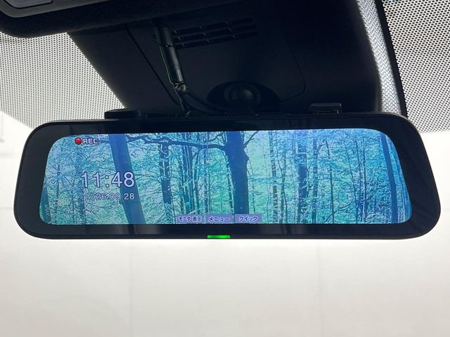 【デジタルインナーミラー】後席の大きな荷物や同乗者で後方が確認しづらい時でも安心!カメラが撮影した車両後方の映像をルームミラー内に表示。クリアな視界で状況の確認が可能です!