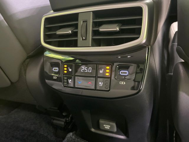 【シートヒーター&ベンチレーション】夏場は涼しい風でお尻や背中の熱やムレを防ぎ、冬はエアコンよりも早く温まってポカポカに!季節を問わず快適に過ごせます。